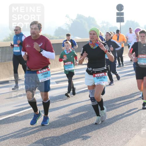 03.10.2025 - Köhlbrandbrückenlauf Lena Gebhardt http://msf.ph/oto/9063937 03.10.2025 09:21:11 Position 1 3196, 2964, 3499, 1093, 1649 meine-sportfotos.de