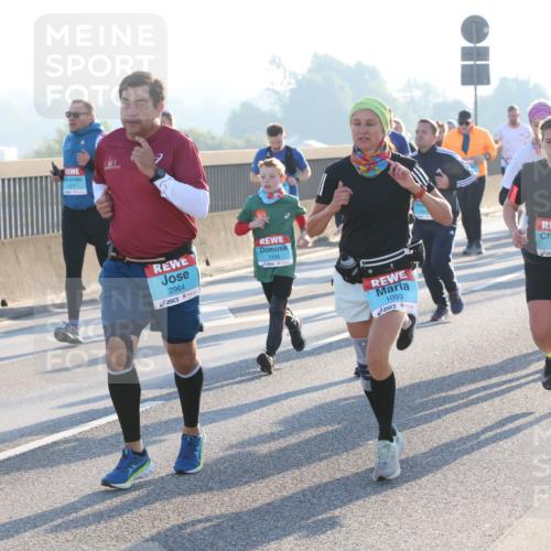 03.10.2025 - Köhlbrandbrückenlauf Lena Gebhardt http://msf.ph/oto/9063939 03.10.2025 09:21:11 Position 1 3196, 2964, 3499, 1093, 1649 meine-sportfotos.de