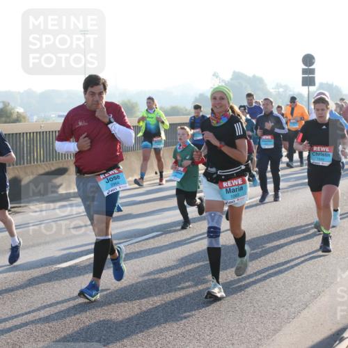 03.10.2025 - Köhlbrandbrückenlauf Lena Gebhardt http://msf.ph/oto/9063948 03.10.2025 09:21:12 Position 1 3196, 2964, 1093, 1649 meine-sportfotos.de