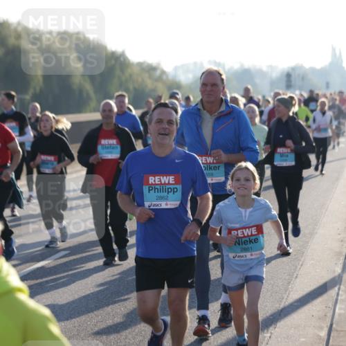 03.10.2025 - Köhlbrandbrückenlauf Jannik Wohlers http://msf.ph/oto/9063958 03.10.2025 09:24:43 Position 3 1958, 2862, 659, 2861 meine-sportfotos.de