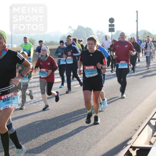 03.10.2025 - Köhlbrandbrückenlauf Lena Gebhardt http://msf.ph/oto/9063965 03.10.2025 09:21:12 Position 1 1093, 1649 meine-sportfotos.de
