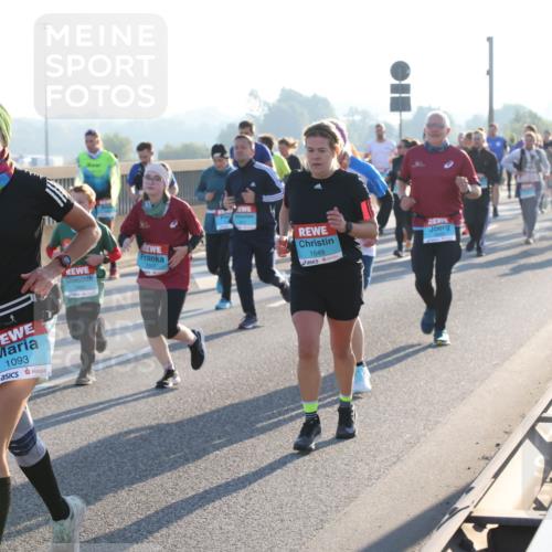 03.10.2025 - Köhlbrandbrückenlauf Lena Gebhardt http://msf.ph/oto/9063968 03.10.2025 09:21:13 Position 1 1093, 1649 meine-sportfotos.de