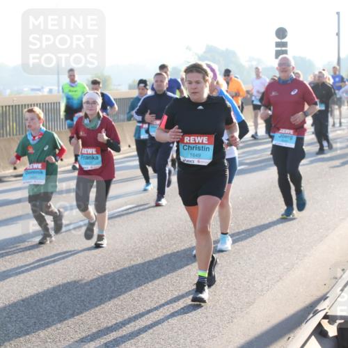 03.10.2025 - Köhlbrandbrückenlauf Lena Gebhardt http://msf.ph/oto/9063978 03.10.2025 09:21:13 Position 1 3, 1649 meine-sportfotos.de