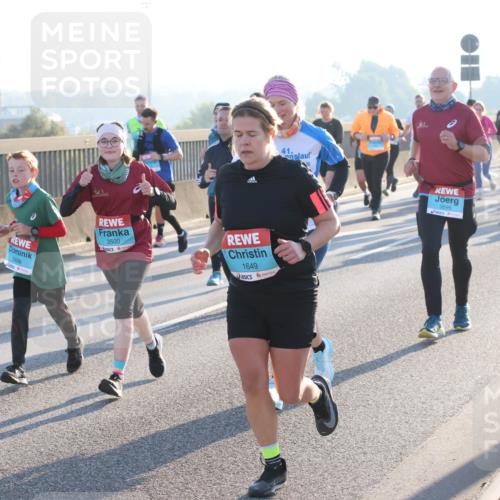 03.10.2025 - Köhlbrandbrückenlauf Lena Gebhardt http://msf.ph/oto/9063989 03.10.2025 09:21:13 Position 1 3499, 3500, 1649, 41, 3595 meine-sportfotos.de