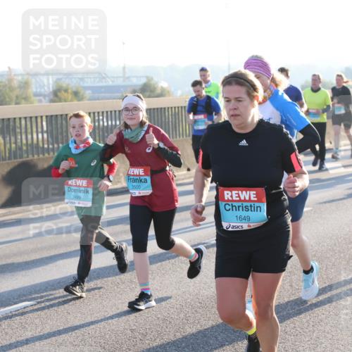 03.10.2025 - Köhlbrandbrückenlauf Lena Gebhardt http://msf.ph/oto/9063992 03.10.2025 09:21:14 Position 1 3499, 3500, 1649 meine-sportfotos.de