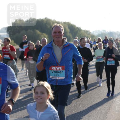 03.10.2025 - Köhlbrandbrückenlauf Jannik Wohlers http://msf.ph/oto/9063993 03.10.2025 09:24:45 Position 3 2862, 2659 meine-sportfotos.de
