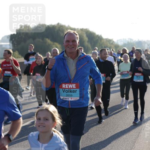 03.10.2025 - Köhlbrandbrückenlauf Jannik Wohlers http://msf.ph/oto/9063997 03.10.2025 09:24:45 Position 3 2862, 2659, 2298 meine-sportfotos.de