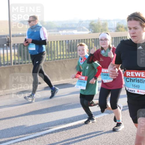 03.10.2025 - Köhlbrandbrückenlauf Lena Gebhardt http://msf.ph/oto/9064001 03.10.2025 09:21:14 Position 1 3499, 3500, 1649, 640 meine-sportfotos.de