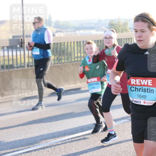 03.10.2025 - Köhlbrandbrückenlauf Lena Gebhardt http://msf.ph/oto/9064007 03.10.2025 09:21:14 Position 1 41, 2, 3499, 1649, 16 meine-sportfotos.de