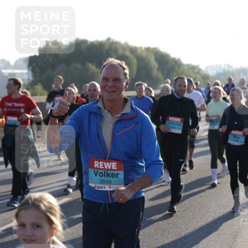 03.10.2025 - Köhlbrandbrückenlauf Jannik Wohlers http://msf.ph/oto/9064008 03.10.2025 09:24:45 Position 3 2659, 300, 2296 meine-sportfotos.de