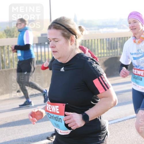 03.10.2025 - Köhlbrandbrückenlauf Lena Gebhardt http://msf.ph/oto/9064014 03.10.2025 09:21:15 Position 1 41, 1840, 1649 meine-sportfotos.de
