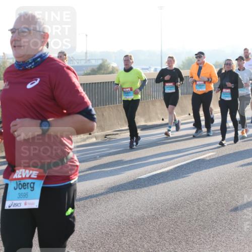 03.10.2025 - Köhlbrandbrückenlauf Lena Gebhardt http://msf.ph/oto/9064043 03.10.2025 09:21:16 Position 1 2953, 3595 meine-sportfotos.de
