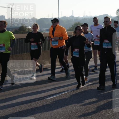 03.10.2025 - Köhlbrandbrückenlauf Lena Gebhardt http://msf.ph/oto/9064064 03.10.2025 09:21:17 Position 1 1663, 1453, 1603, 24, 1535, 1469 meine-sportfotos.de