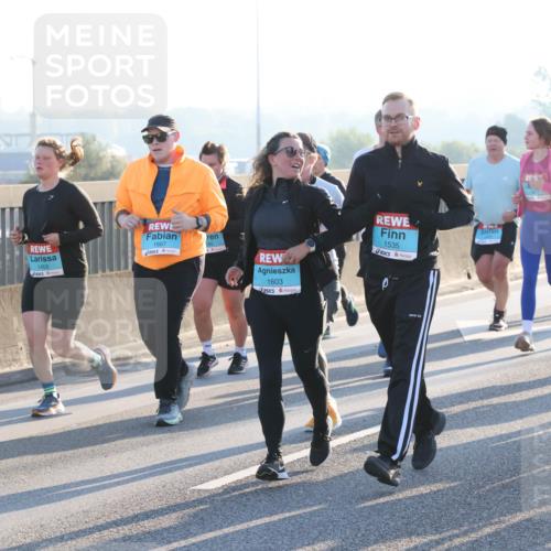 03.10.2025 - Köhlbrandbrückenlauf Lena Gebhardt http://msf.ph/oto/9064075 03.10.2025 09:21:17 Position 1 603, 1667, 1603, 1453, 1535, 1469 meine-sportfotos.de