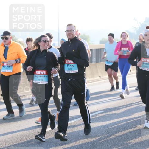 03.10.2025 - Köhlbrandbrückenlauf Lena Gebhardt http://msf.ph/oto/9064083 03.10.2025 09:21:17 Position 1 1453, 1667, 1603, 1535, 146, 1469, 373 meine-sportfotos.de
