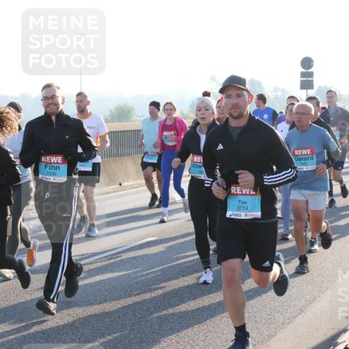 03.10.2025 - Köhlbrandbrückenlauf Lena Gebhardt http://msf.ph/oto/9064092 03.10.2025 09:21:18 Position 1 1667, 1603, 1535, 146, 3734, 1523 meine-sportfotos.de