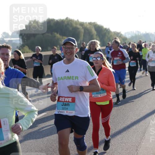 03.10.2025 - Köhlbrandbrückenlauf Jannik Wohlers http://msf.ph/oto/9064093 03.10.2025 09:24:49 Position 3 3102, 3234, 3074 meine-sportfotos.de