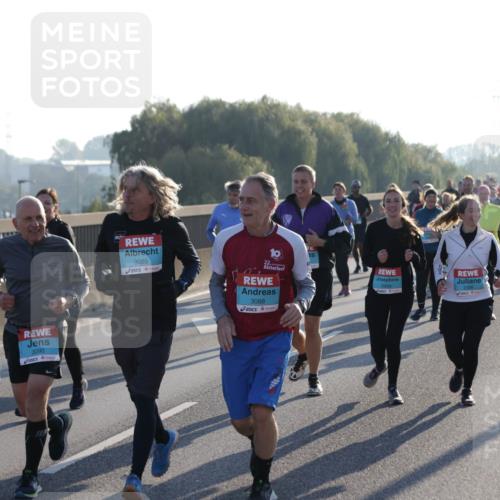 03.10.2025 - Köhlbrandbrückenlauf Jannik Wohlers http://msf.ph/oto/9064124 03.10.2025 09:24:51 Position 3 3090, 3089, 3088, 2289, 2356 meine-sportfotos.de