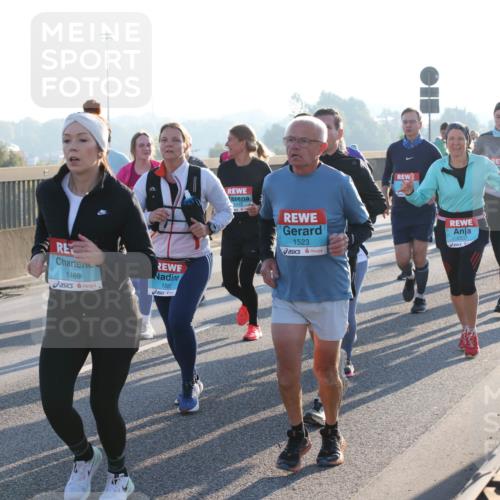 03.10.2025 - Köhlbrandbrückenlauf Lena Gebhardt http://msf.ph/oto/9064125 03.10.2025 09:21:19 Position 1 3345, 1469, 1565, 1523, 1337 meine-sportfotos.de