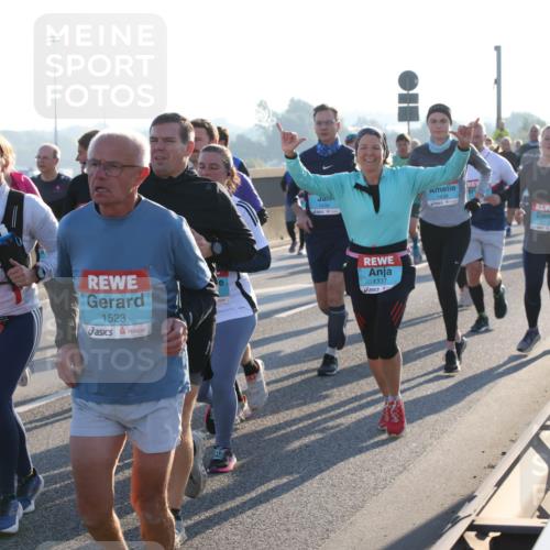 03.10.2025 - Köhlbrandbrückenlauf Lena Gebhardt http://msf.ph/oto/9064138 03.10.2025 09:21:20 Position 1 156, 1523, 1439, 1337 meine-sportfotos.de