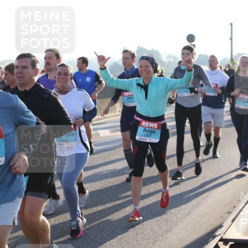 03.10.2025 - Köhlbrandbrückenlauf Lena Gebhardt http://msf.ph/oto/9064148 03.10.2025 09:21:20 Position 1 1523, 2749, 1337 meine-sportfotos.de