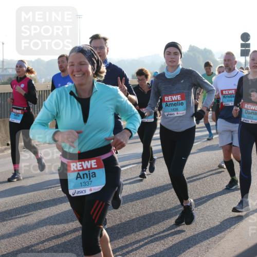 03.10.2025 - Köhlbrandbrückenlauf Lena Gebhardt http://msf.ph/oto/9064184 03.10.2025 09:21:21 Position 1 1337, 1438, 3166, 1654 meine-sportfotos.de