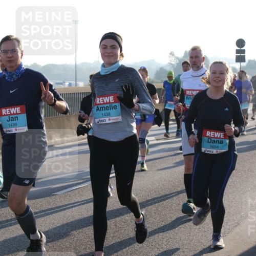 03.10.2025 - Köhlbrandbrückenlauf Lena Gebhardt http://msf.ph/oto/9064190 03.10.2025 09:21:22 Position 1 1439, 1438, 1654 meine-sportfotos.de