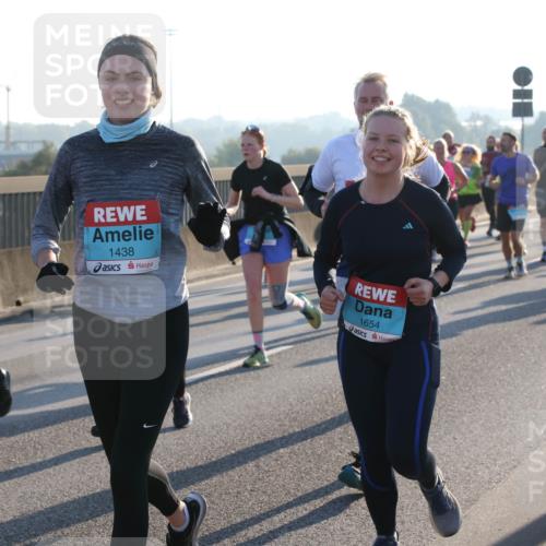 03.10.2025 - Köhlbrandbrückenlauf Lena Gebhardt http://msf.ph/oto/9064196 03.10.2025 09:21:22 Position 1 9, 1438, 1654 meine-sportfotos.de
