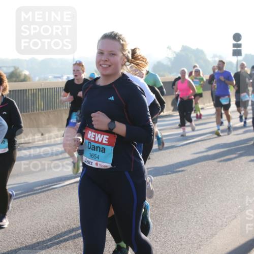 03.10.2025 - Köhlbrandbrückenlauf Lena Gebhardt http://msf.ph/oto/9064208 03.10.2025 09:21:23 Position 1 1654 meine-sportfotos.de