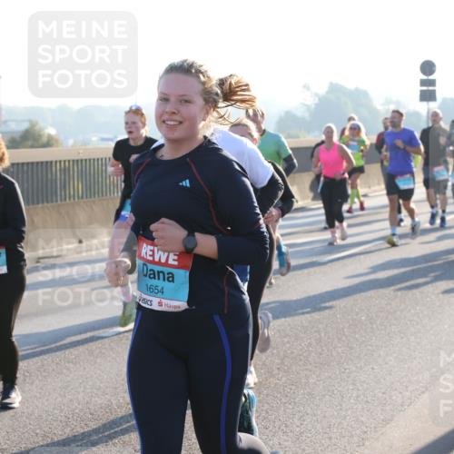 03.10.2025 - Köhlbrandbrückenlauf Lena Gebhardt http://msf.ph/oto/9064210 03.10.2025 09:21:23 Position 1 05, 1654 meine-sportfotos.de