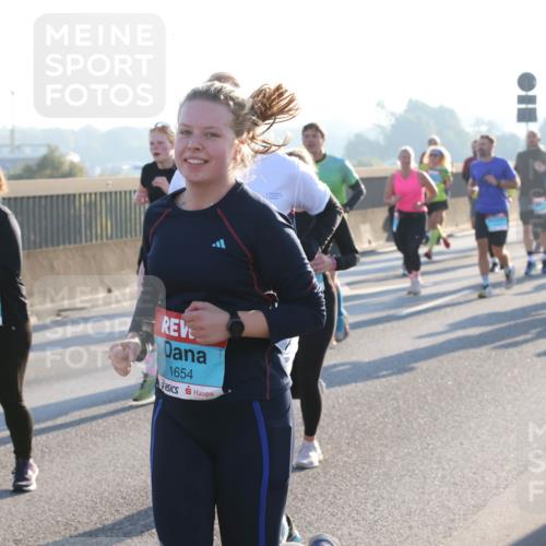 03.10.2025 - Köhlbrandbrückenlauf Lena Gebhardt http://msf.ph/oto/9064213 03.10.2025 09:21:23 Position 1 1305, 1654 meine-sportfotos.de