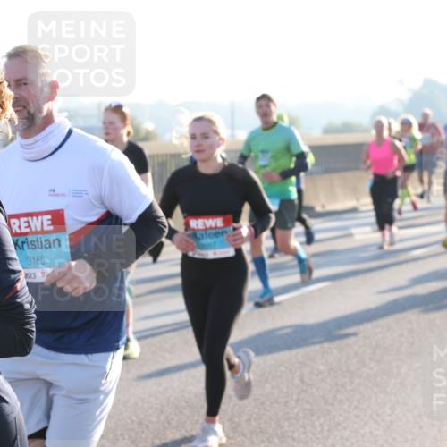 03.10.2025 - Köhlbrandbrückenlauf Lena Gebhardt http://msf.ph/oto/9064223 03.10.2025 09:21:23 Position 1 3166 meine-sportfotos.de