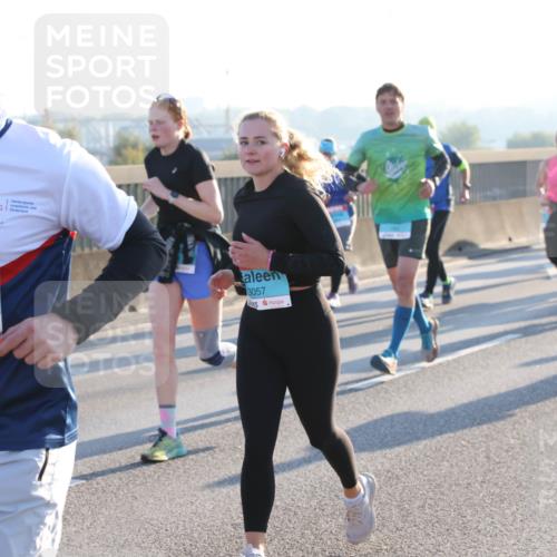 03.10.2025 - Köhlbrandbrückenlauf Lena Gebhardt http://msf.ph/oto/9064227 03.10.2025 09:21:24 Position 1 3166, 3057 meine-sportfotos.de
