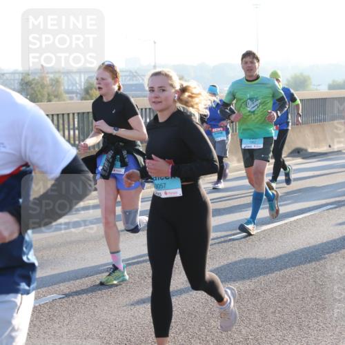 03.10.2025 - Köhlbrandbrückenlauf Lena Gebhardt http://msf.ph/oto/9064231 03.10.2025 09:21:24 Position 1 3166, 3057, 1362 meine-sportfotos.de