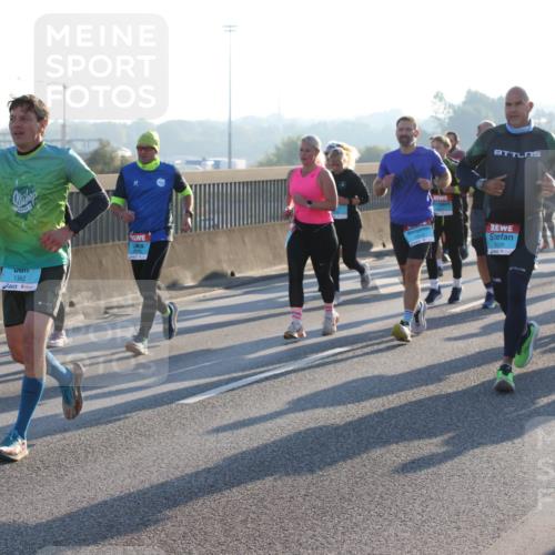 03.10.2025 - Köhlbrandbrückenlauf Lena Gebhardt http://msf.ph/oto/9064248 03.10.2025 09:21:24 Position 1 1362, 2126 meine-sportfotos.de