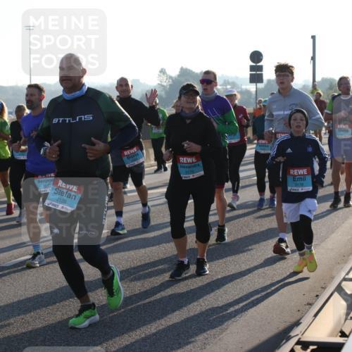 03.10.2025 - Köhlbrandbrückenlauf Lena Gebhardt http://msf.ph/oto/9064270 03.10.2025 09:21:26 Position 1 1212, 2126, 3175, 27, 3178 meine-sportfotos.de