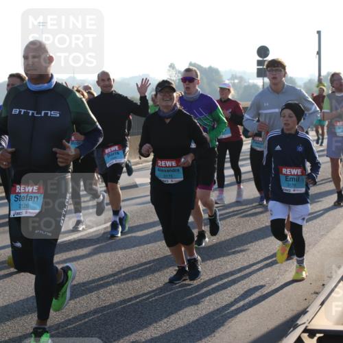 03.10.2025 - Köhlbrandbrückenlauf Lena Gebhardt http://msf.ph/oto/9064275 03.10.2025 09:21:26 Position 1 2126, 3175, 3178 meine-sportfotos.de