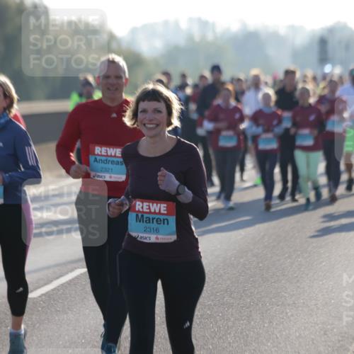 03.10.2025 - Köhlbrandbrückenlauf Jannik Wohlers http://msf.ph/oto/9064309 03.10.2025 09:25:11 Position 3 2258, 2321, 2316 meine-sportfotos.de