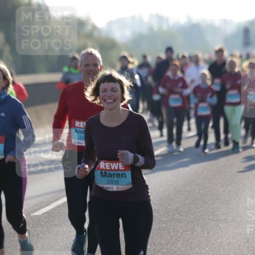 03.10.2025 - Köhlbrandbrückenlauf Jannik Wohlers http://msf.ph/oto/9064316 03.10.2025 09:25:11 Position 3 2258, 23, 2316 meine-sportfotos.de
