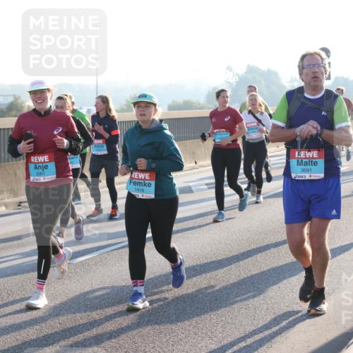 03.10.2025 - Köhlbrandbrückenlauf Lena Gebhardt http://msf.ph/oto/9064341 03.10.2025 09:21:28 Position 1 2061, 1418, 3691, 1901 meine-sportfotos.de