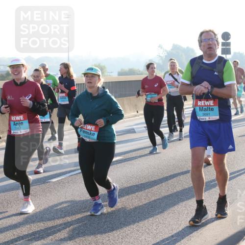 03.10.2025 - Köhlbrandbrückenlauf Lena Gebhardt http://msf.ph/oto/9064348 03.10.2025 09:21:29 Position 1 124, 2061, 1615, 1418, 16, 121, 1901, 3691 meine-sportfotos.de