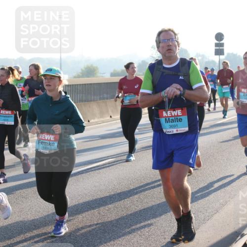 03.10.2025 - Köhlbrandbrückenlauf Lena Gebhardt http://msf.ph/oto/9064352 03.10.2025 09:21:29 Position 1 2061, 1615, 1418, 3691, 1901 meine-sportfotos.de