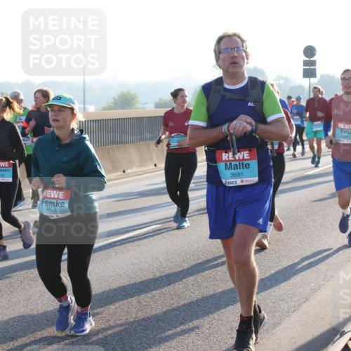 03.10.2025 - Köhlbrandbrückenlauf Lena Gebhardt http://msf.ph/oto/9064356 03.10.2025 09:21:29 Position 1 2061, 1615, 1418, 3691, 1901 meine-sportfotos.de