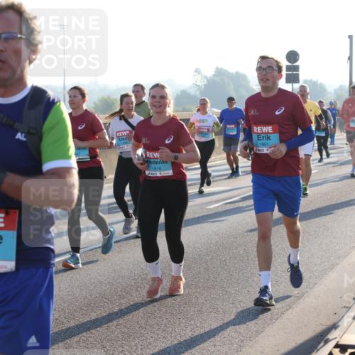 03.10.2025 - Köhlbrandbrückenlauf Lena Gebhardt http://msf.ph/oto/9064371 03.10.2025 09:21:30 Position 1 3691, 1455, 1818, 1901 meine-sportfotos.de