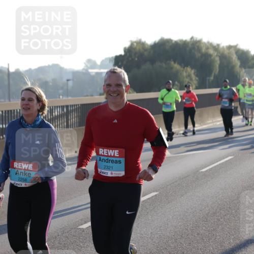 03.10.2025 - Köhlbrandbrückenlauf Jannik Wohlers http://msf.ph/oto/9064372 03.10.2025 09:25:15 Position 3 3689, 2258, 2321 meine-sportfotos.de