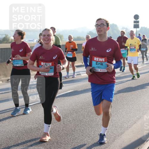03.10.2025 - Köhlbrandbrückenlauf Lena Gebhardt http://msf.ph/oto/9064387 03.10.2025 09:21:30 Position 1 1647, 1901 meine-sportfotos.de