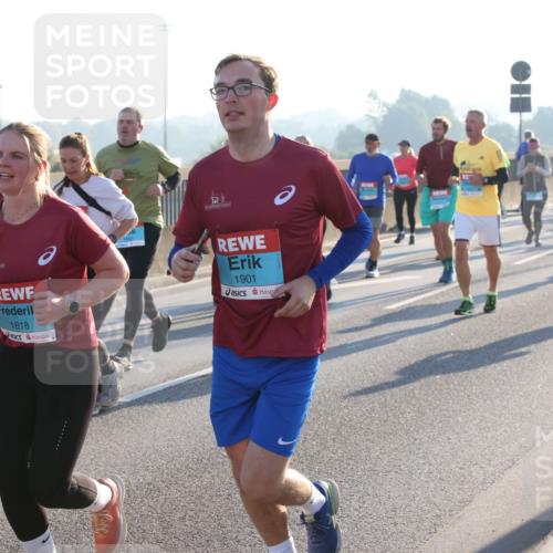 03.10.2025 - Köhlbrandbrückenlauf Lena Gebhardt http://msf.ph/oto/9064401 03.10.2025 09:21:31 Position 1 164, 1818, 1901 meine-sportfotos.de