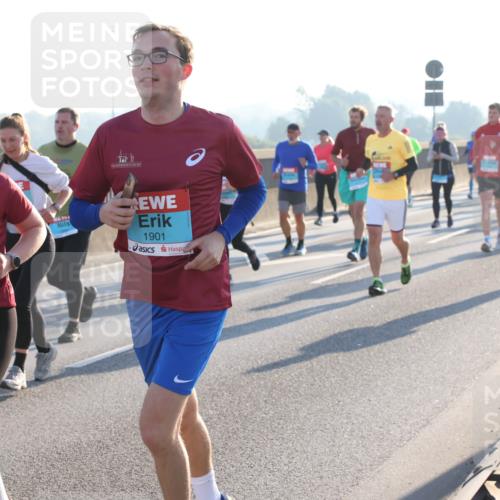 03.10.2025 - Köhlbrandbrückenlauf Lena Gebhardt http://msf.ph/oto/9064407 03.10.2025 09:21:31 Position 1 1818, 1901 meine-sportfotos.de