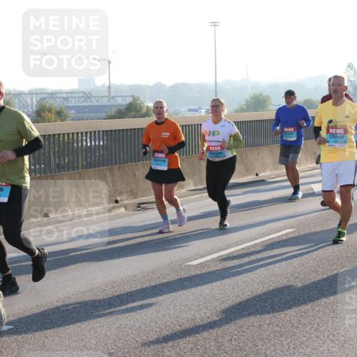 03.10.2025 - Köhlbrandbrückenlauf Lena Gebhardt http://msf.ph/oto/9064427 03.10.2025 09:21:32 Position 1 1665, 1922 meine-sportfotos.de