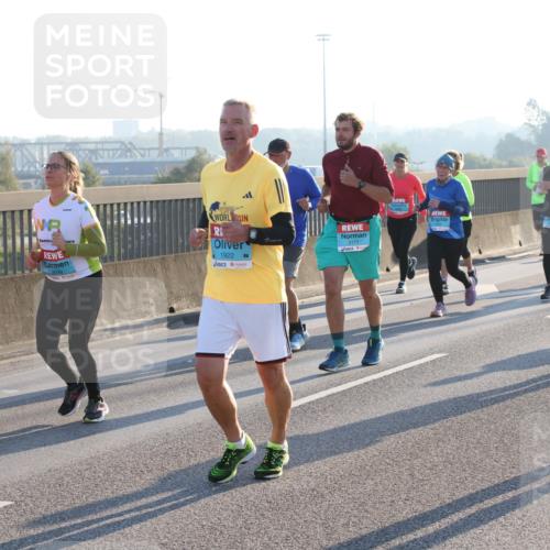 03.10.2025 - Köhlbrandbrückenlauf Lena Gebhardt http://msf.ph/oto/9064456 03.10.2025 09:21:34 Position 1 2147, 1922, 3177, 1871 meine-sportfotos.de